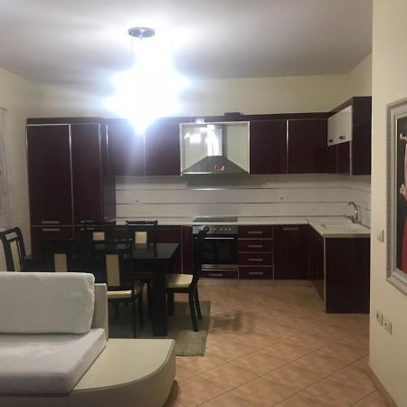 Lovely 2 bedroom apartment Tirana Buitenkant foto