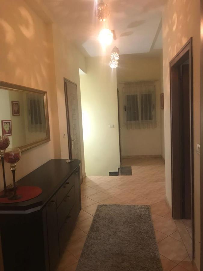 Lovely 2 bedroom apartment Tirana Buitenkant foto