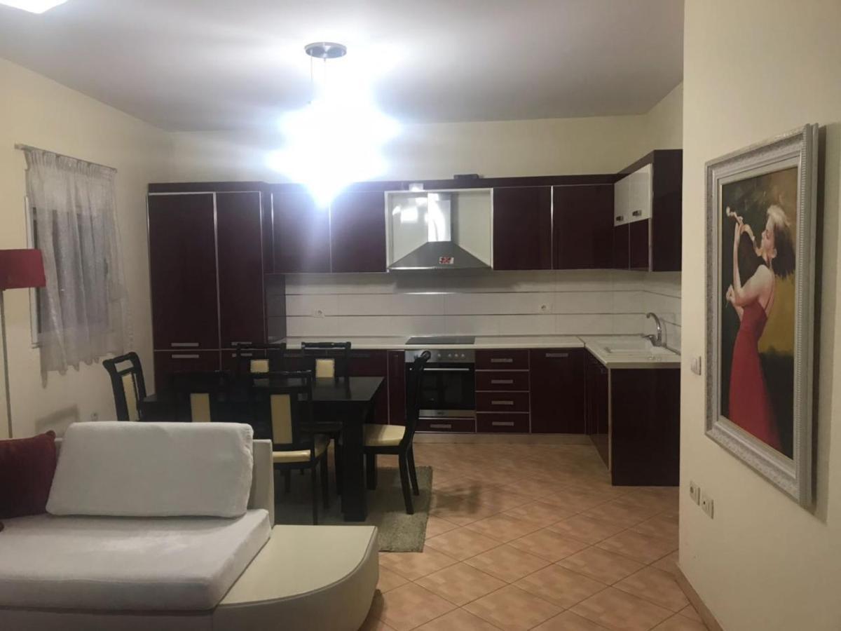 Lovely 2 bedroom apartment Tirana Buitenkant foto